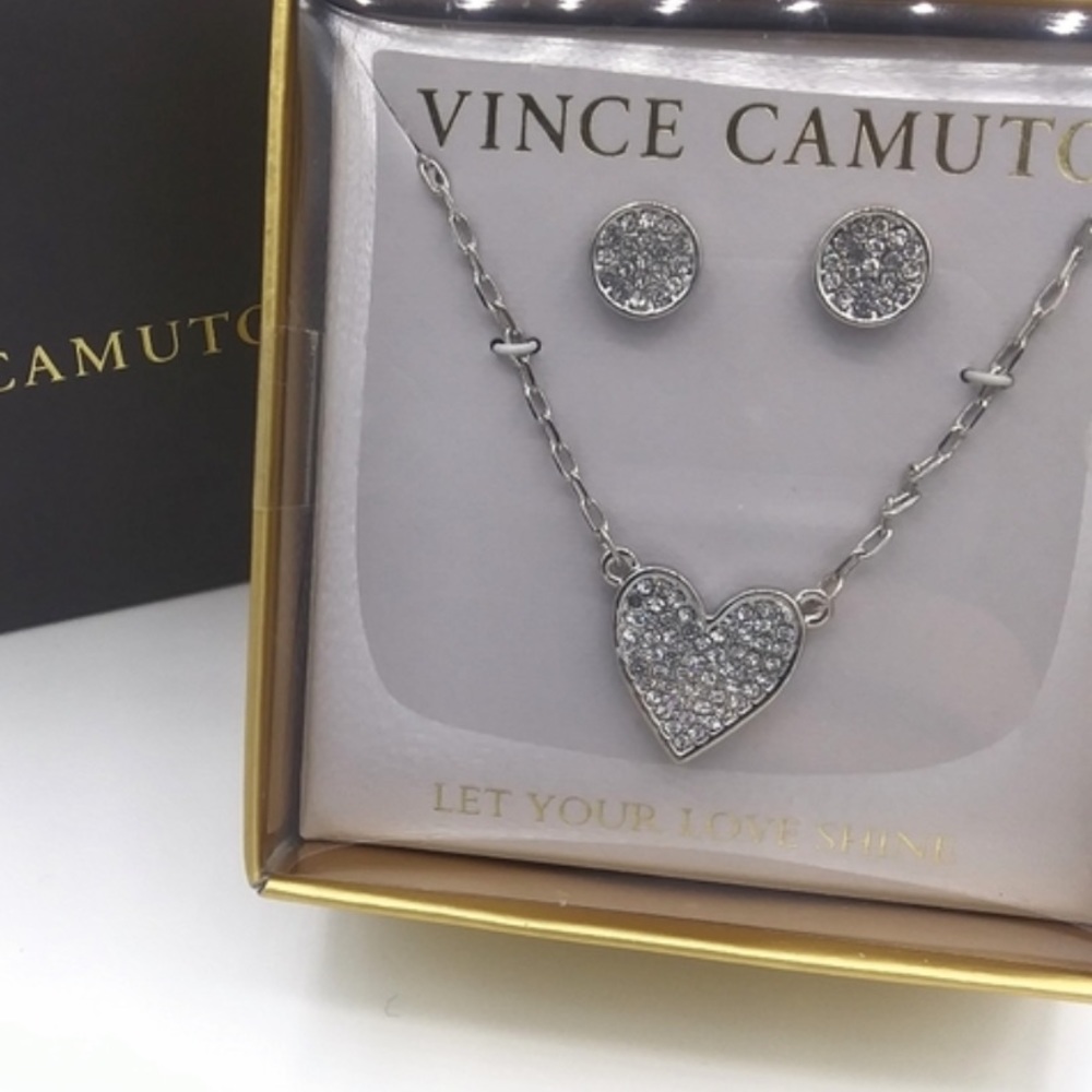 VINCE CAMUTO round earrings heart necklace set